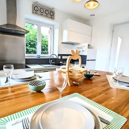 Holiday home Pn 84, Maison 4-6 Personnes , Jardin , Et Centre A 15 Min A Pied